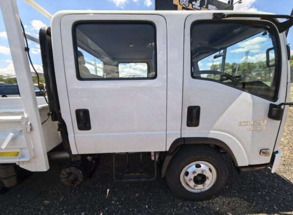 isuzu npr400 2