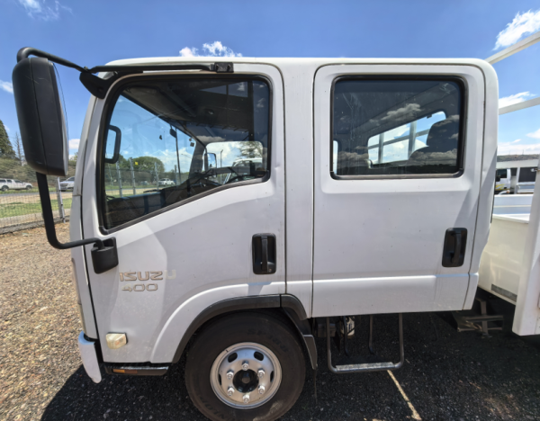 isuzu npr400 3
